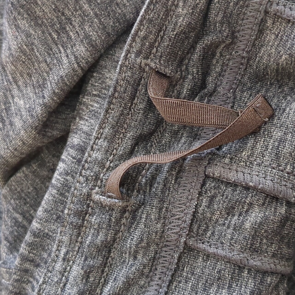 10 Short Kuhl Gray Pull On Style Stretchy Activewear Pants - Picture 13 of 15
